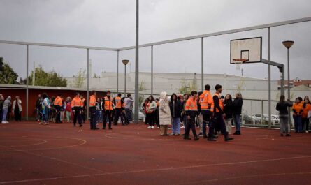 exercício de evacuação escolar