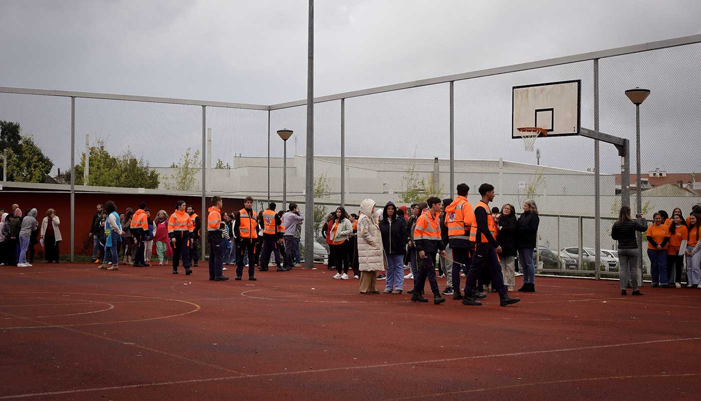 exercício de evacuação escolar